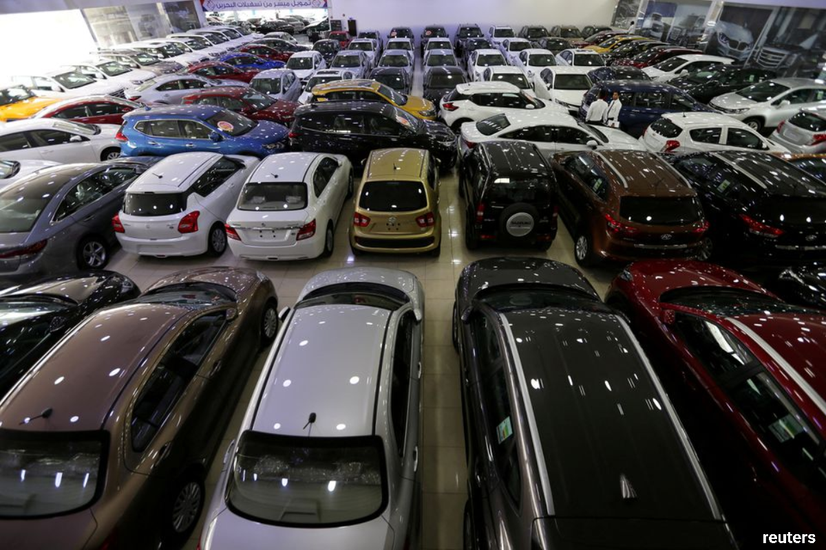 US new vehicle sales to be flat in November amid high interest rate — report