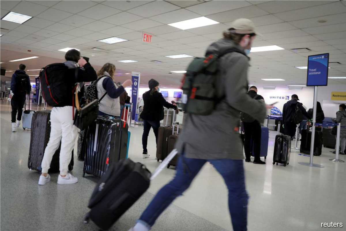 US economy eyes strong 2021 finish as labor market tightens, spending accelerates