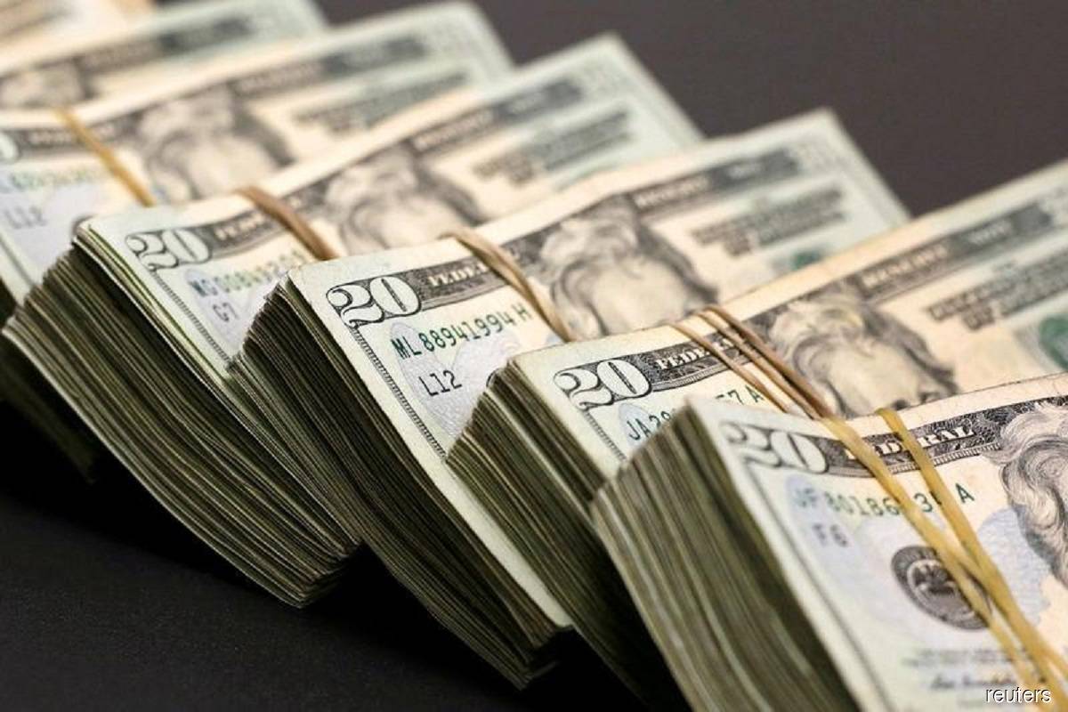 US dollar firm as Fed meeting and growth risks dominate