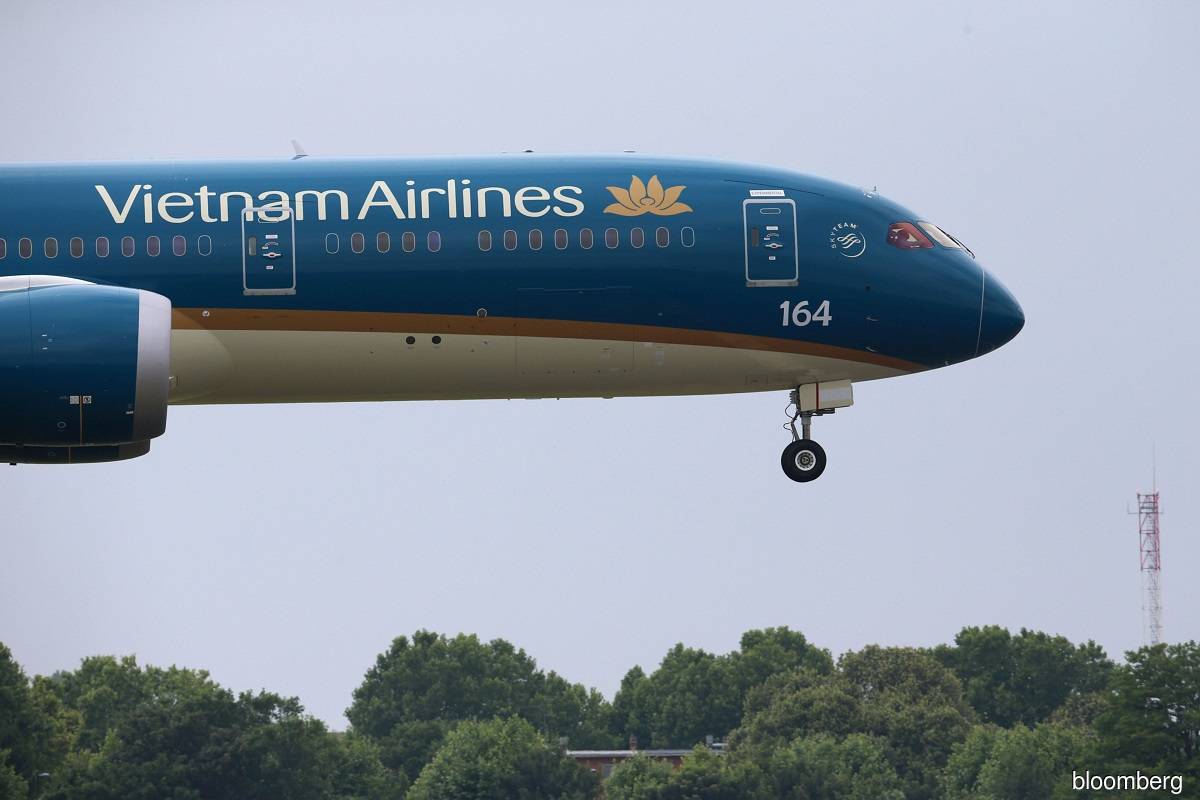 Three banks pledge interest-free loans to prop up Vietnam Airlines — report