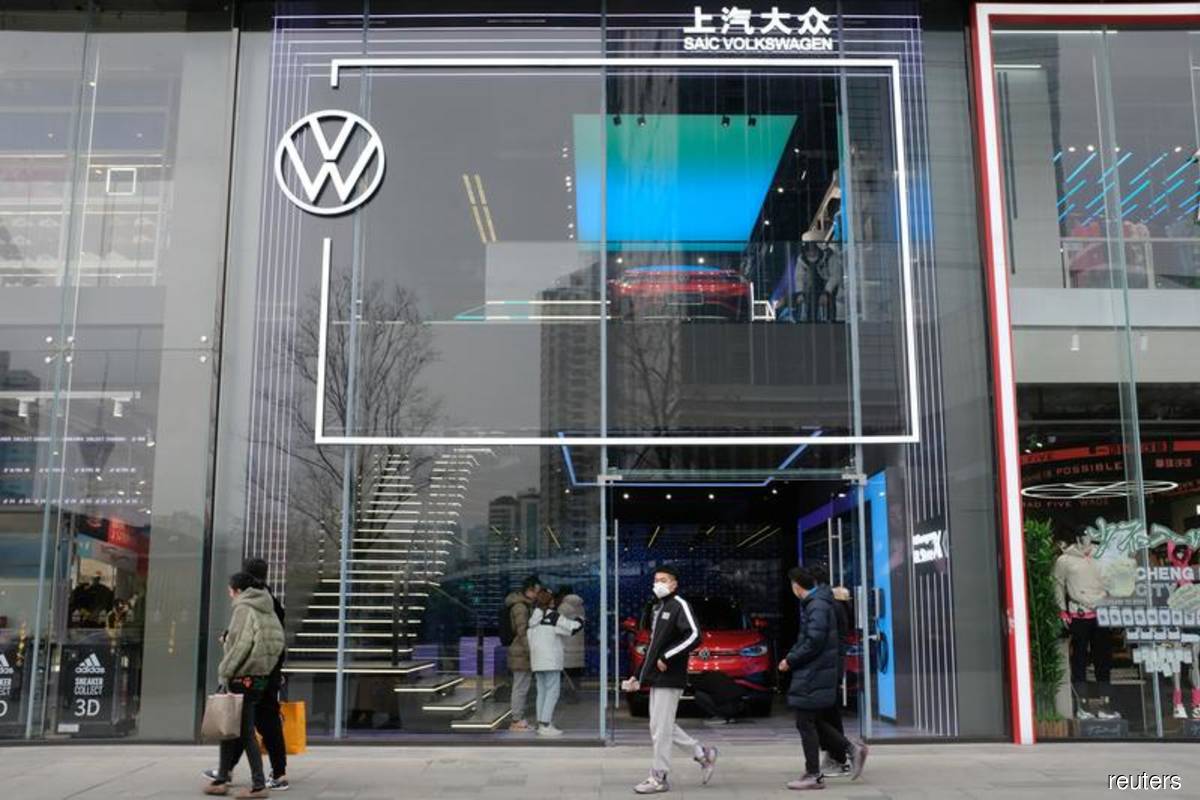 Volkswagen cuts production further over semiconductor shortage