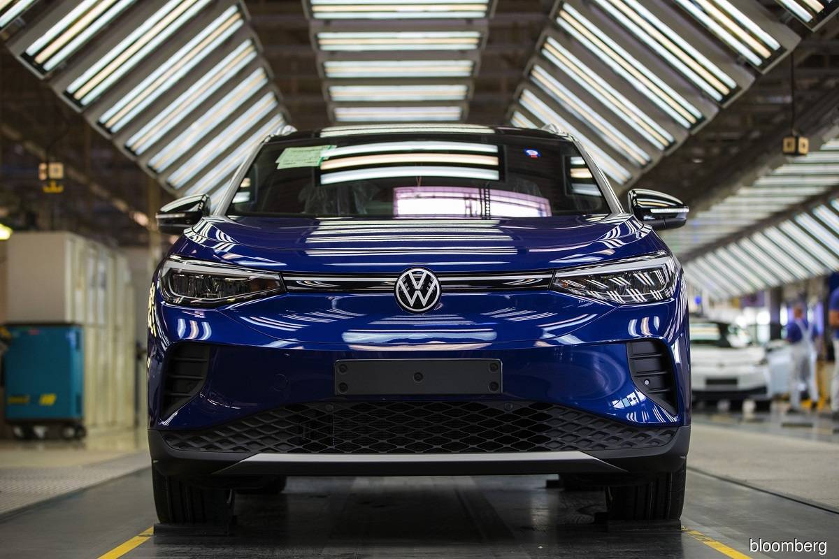 Volkswagen CEO warns shift to electric vehicles could cost 30,000 jobs — sources