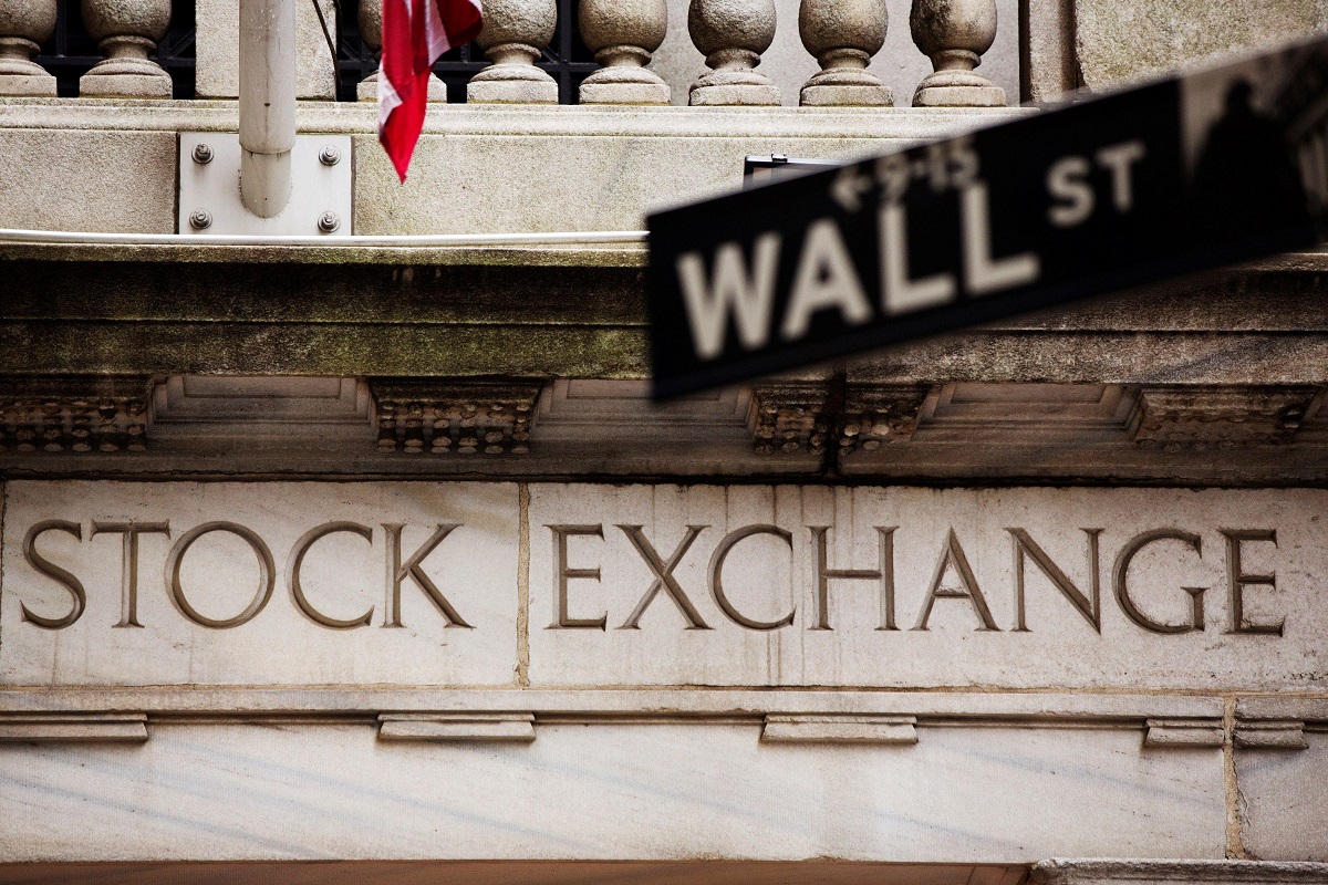 Wall Street ends sharply higher as Treasury yields dip