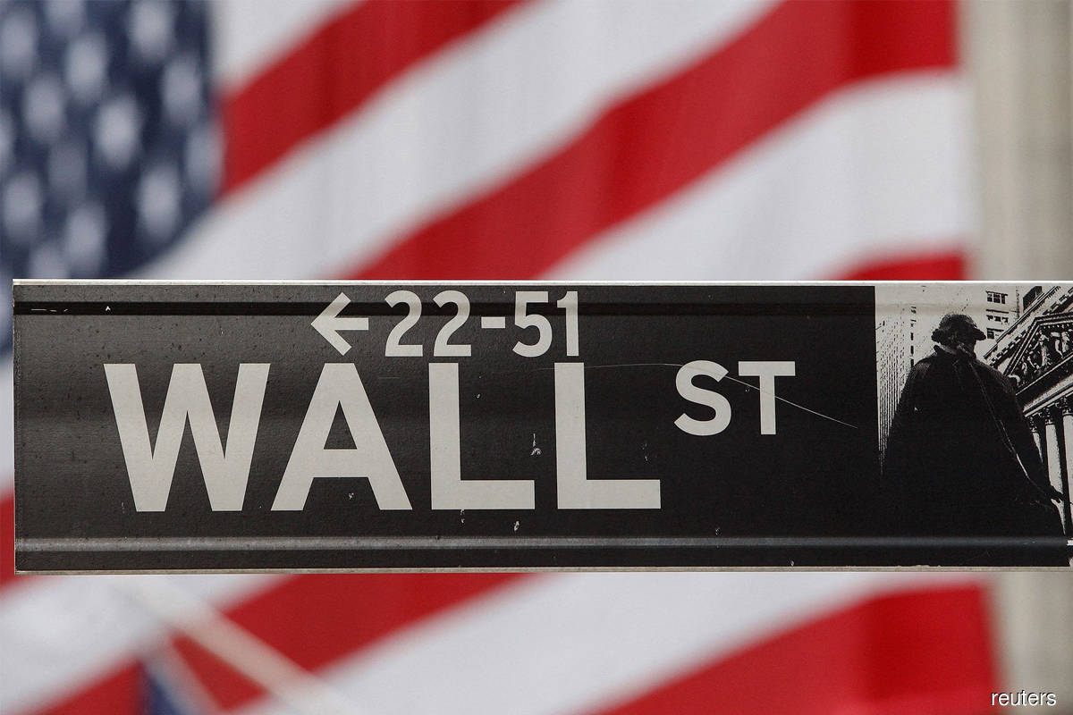 Wall Street ends sharply higher, Powell assuages rate worries