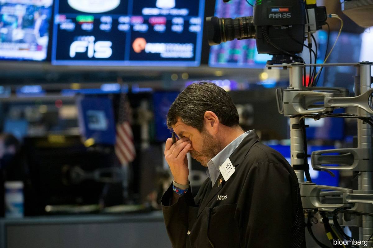 S&P 500, Dow slip in final session of turbulent February