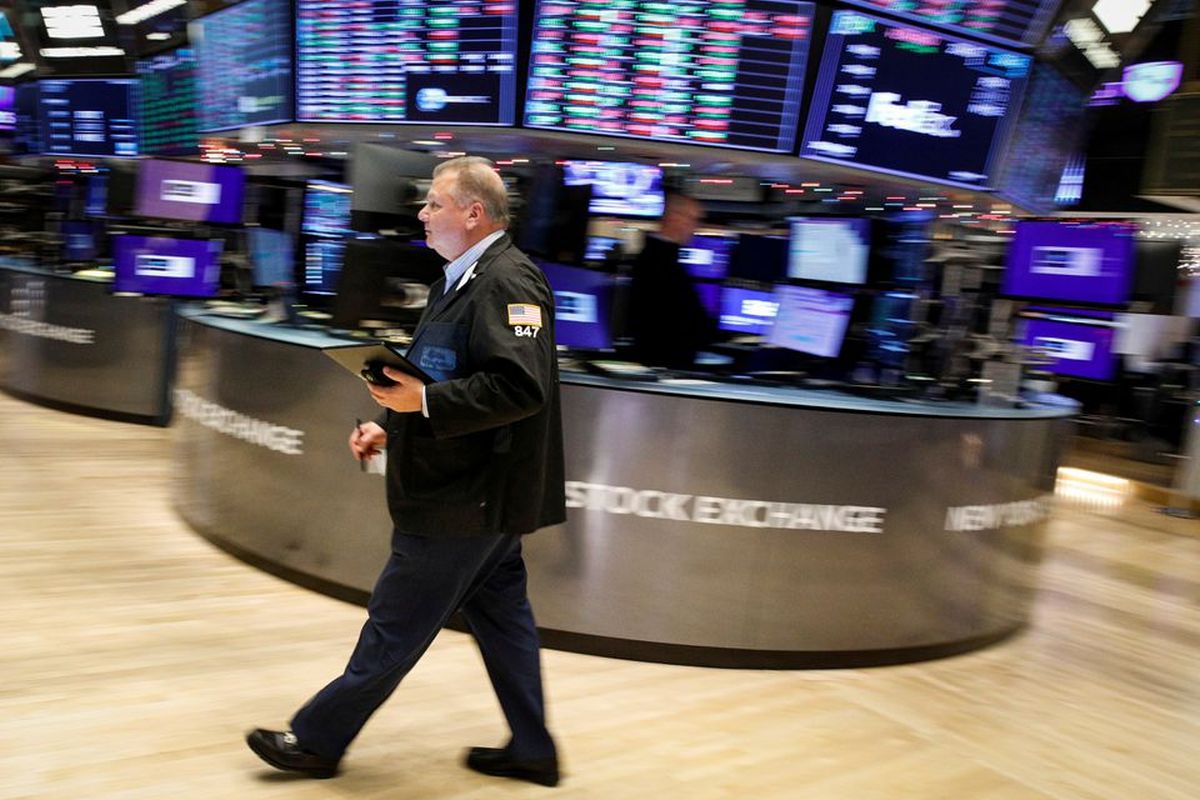 Wall Street edges lower ahead of Powell comments