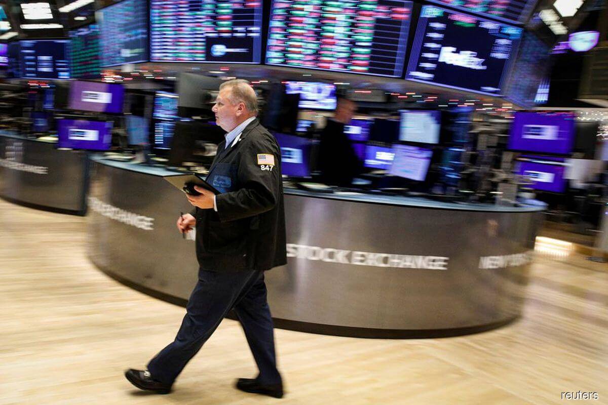 Wall Street ends higher, gains driven by banks, healthcare