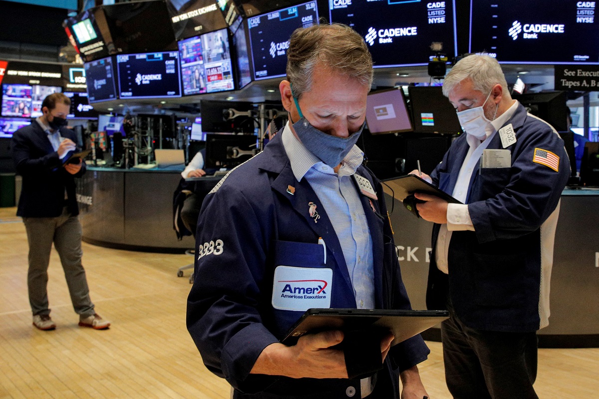 Wall Street ends lower, Dow confirms bear market