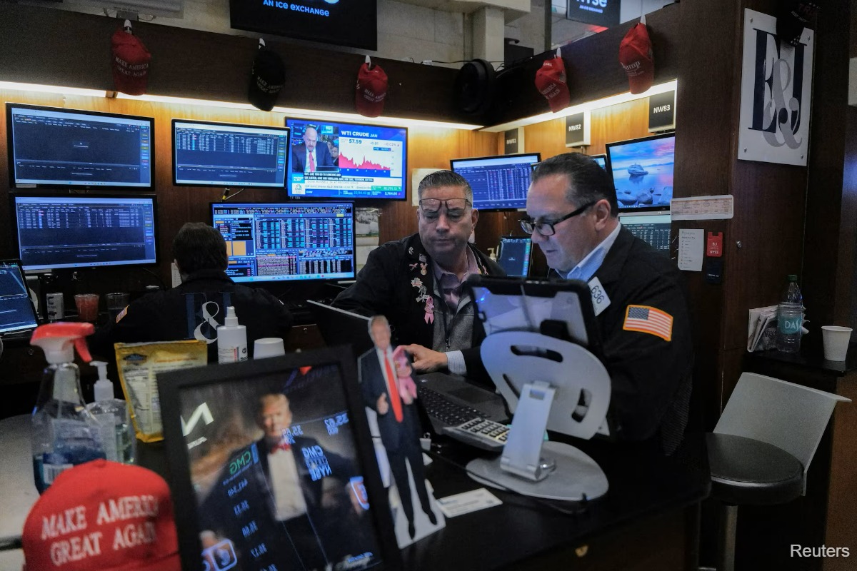 Wall Street indices edge up as investors position for busy week of data