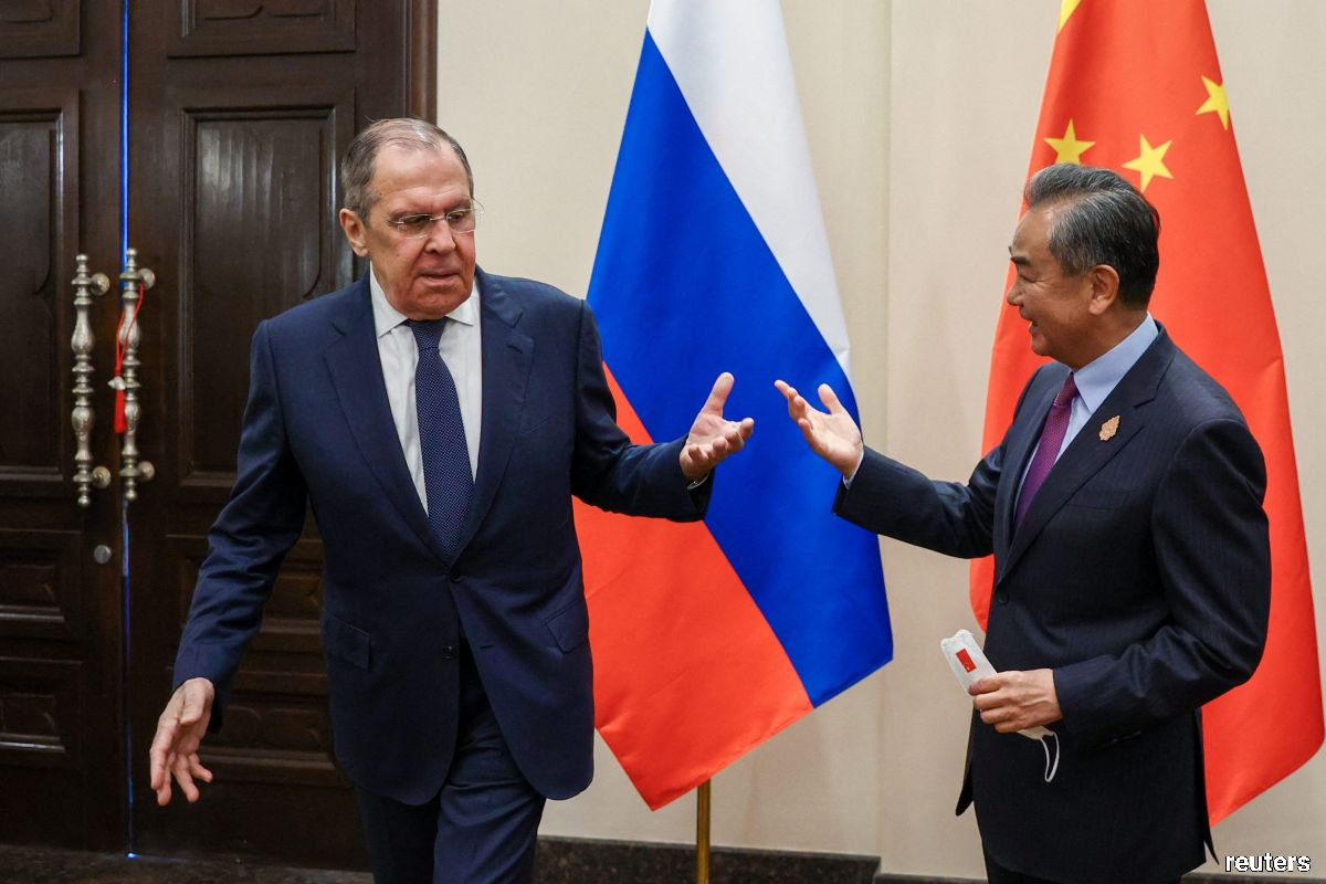 Russian Foreign Minister Sergey Lavrov and China's Foreign Minister Wang Yi