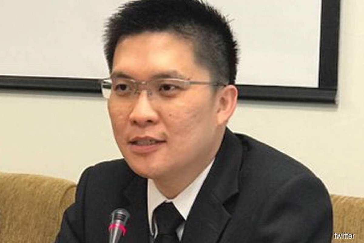 PAC chairman Wong Kah Woh says the FT minister as well as the city mayor held the positions of chairman and member of the board of trustees of YWP, which had dealings with DBKL on land sales.