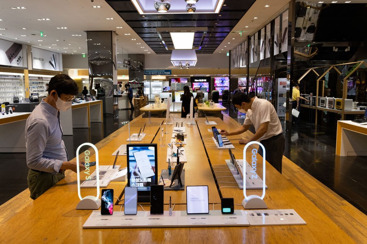 Samsung’s profit is latest tech casualty to recession fears. (Photo by Bloomberg)