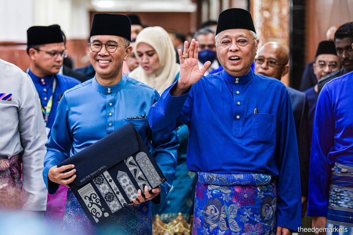 Prime Minister Datuk Seri Ismail Sabri Yaakob (right), together with Finance Minister Tengku Datuk Seri Zafrul Tengku Abdul Aziz in Parliament, before the tabling of Budget 2023 on Friday, Oct 7, 2022. (Photo by Zahid Izzani/The Edge)